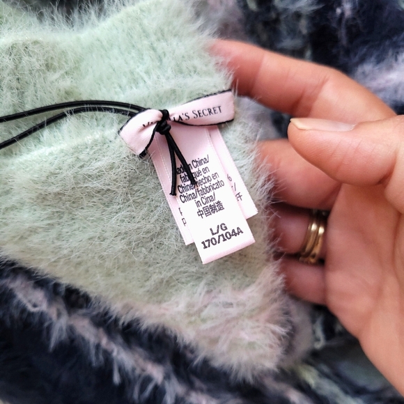 🍒NWT🍒 VICTORIA'S SECRET SWEATER - Picture 5 of 8